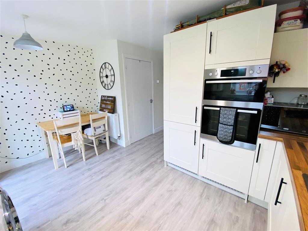 Kitchen Dining Area
