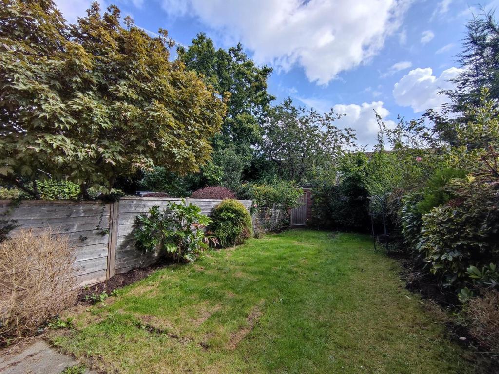 Oakwood Court, Bowdon 4 bed townhouse £1,600 pcm (£369 pw)
