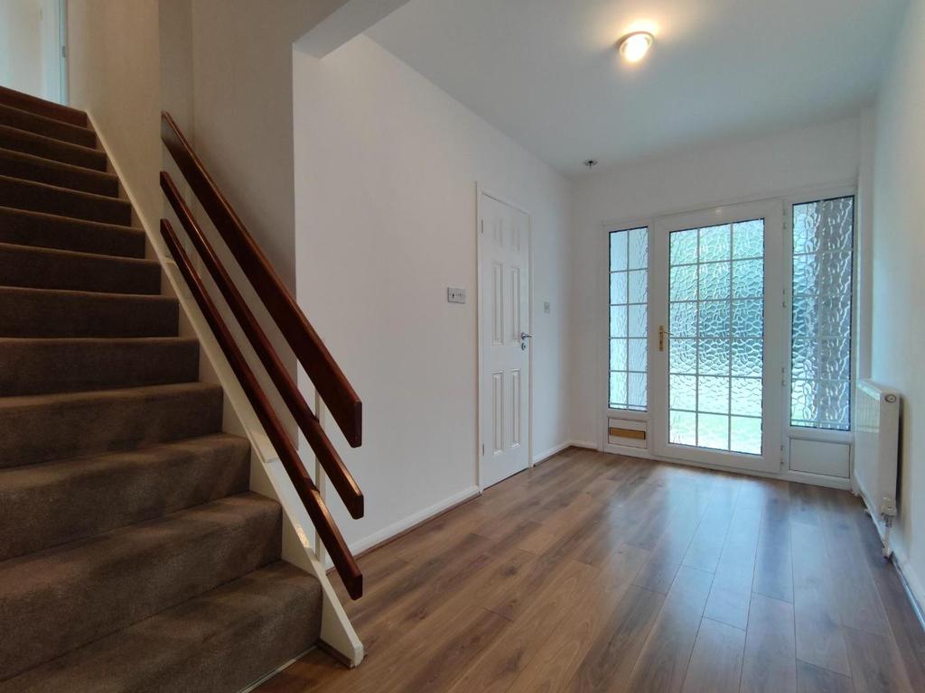 Oakwood Court, Bowdon 4 bed townhouse £1,600 pcm (£369 pw)