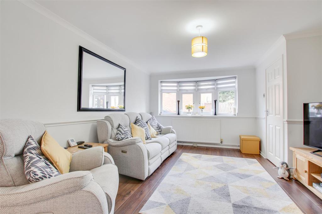 Winford Drive, Broxbourne 3 bed terraced house £445,000