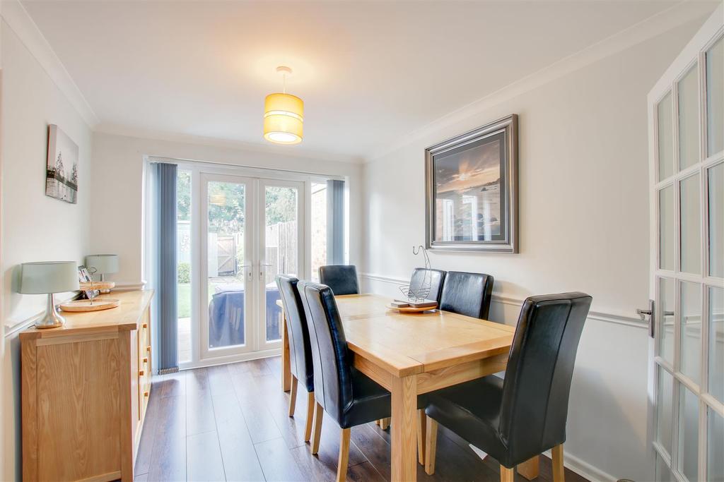 Winford Drive, Broxbourne 3 bed terraced house £445,000