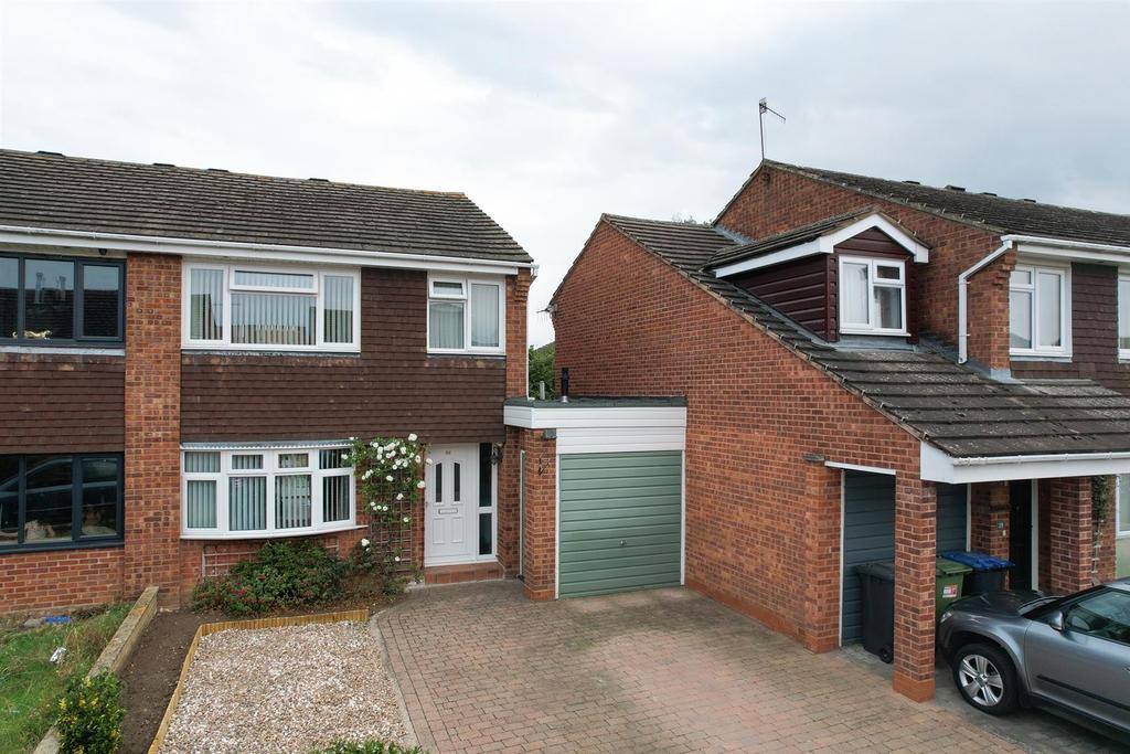 The Meadows, BidfordOnAvon, Alcester 3 bed semidetached house £300,000