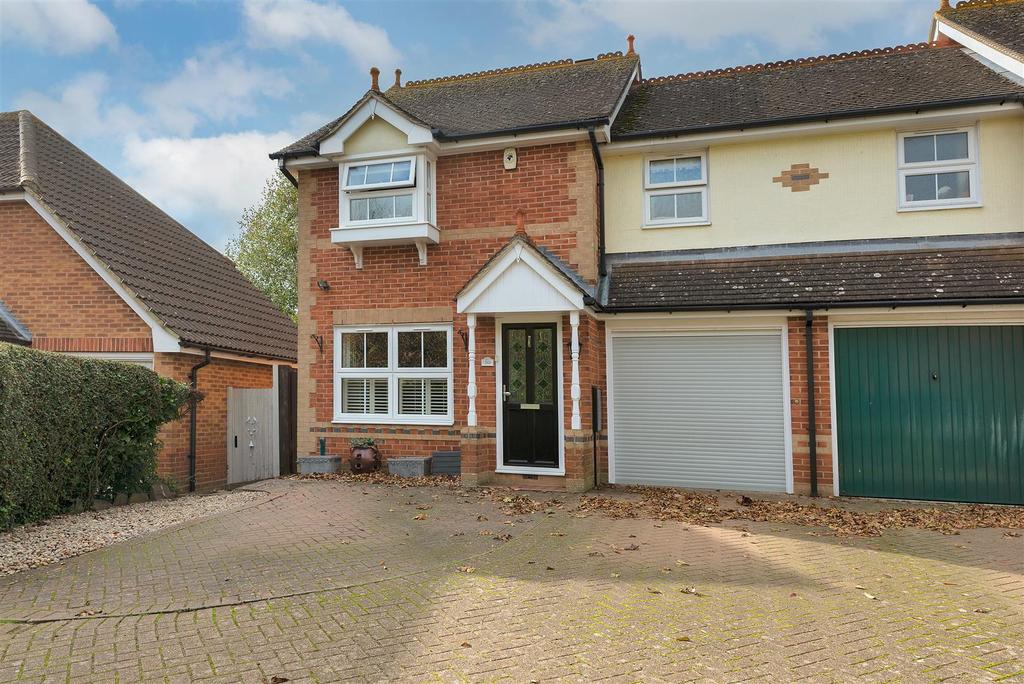 Pippin Way, Kings Hill, ME19 4FQ 3 bed terraced house £450,000