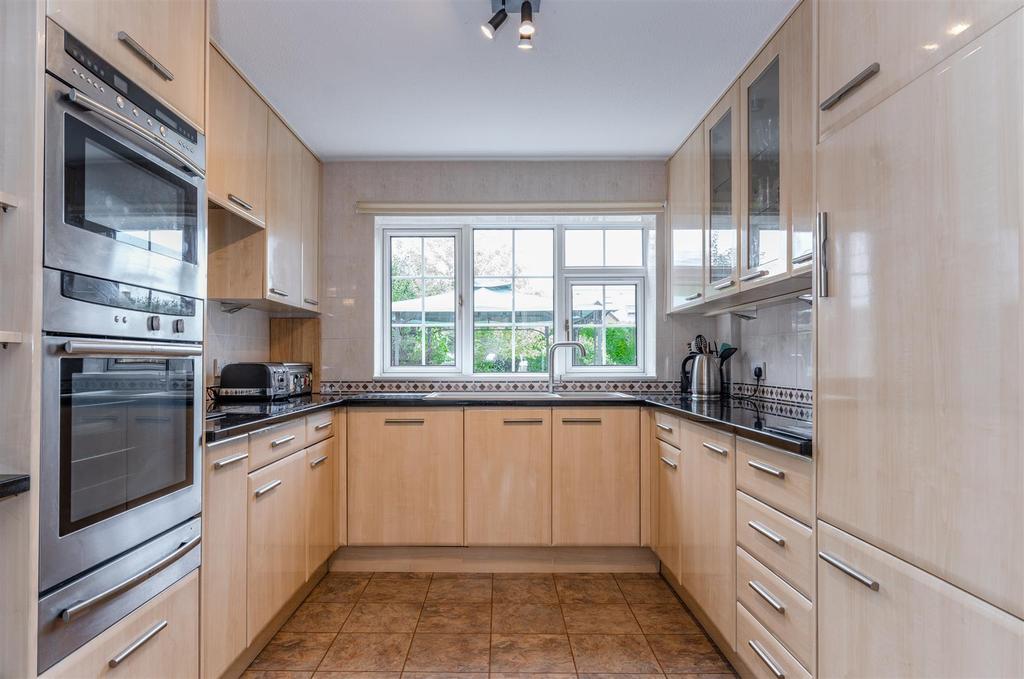 Boswick Lane, Dudswell, Berkhamsted 4 bed detached house £850,000
