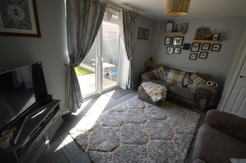 Kempley Drive, Eastfield, Scarborough 2 bed semidetached house £149,950