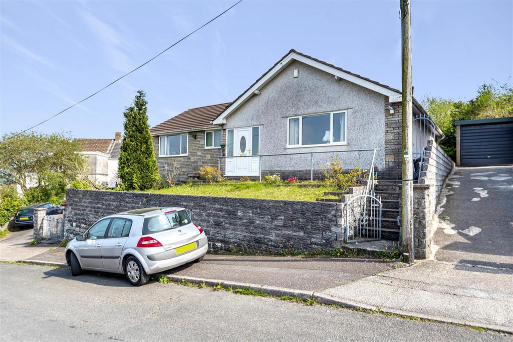 Stepney Road, Cockett, Swansea 2 bed detached bungalow for sale £160,000