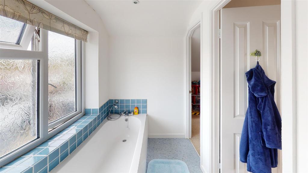 Bathroom (Jack 'n' Jill)