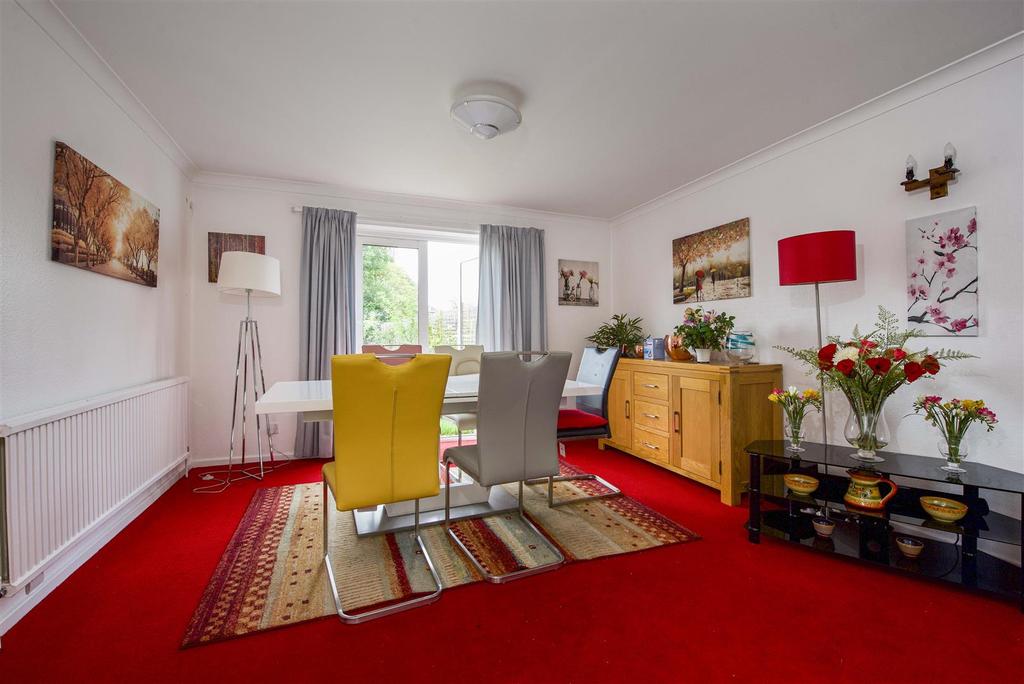 Buckingham Road, Hampton 3 bed detached house for sale £550,000