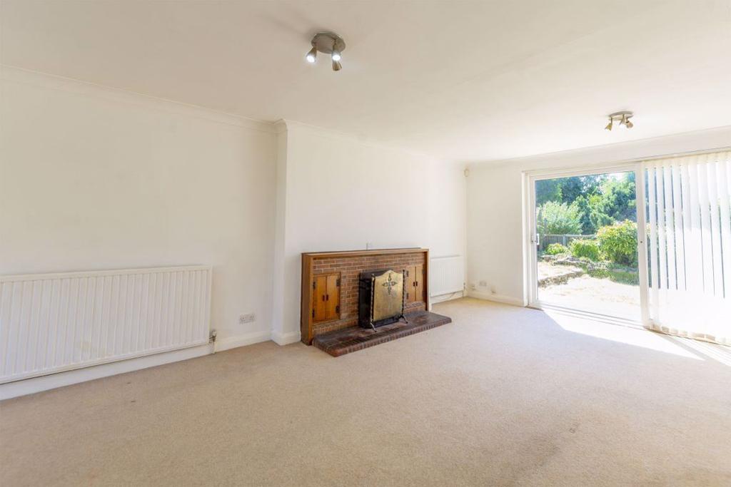 Arundel Drive, Bramcote, Nottingham... 4 bed bungalow £1,195 pcm (£