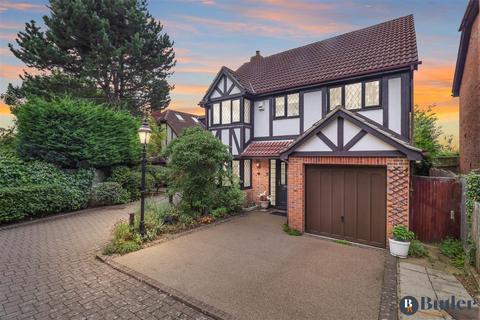 4 bedroom detached house for sale, Green Meadow, Potters Bar