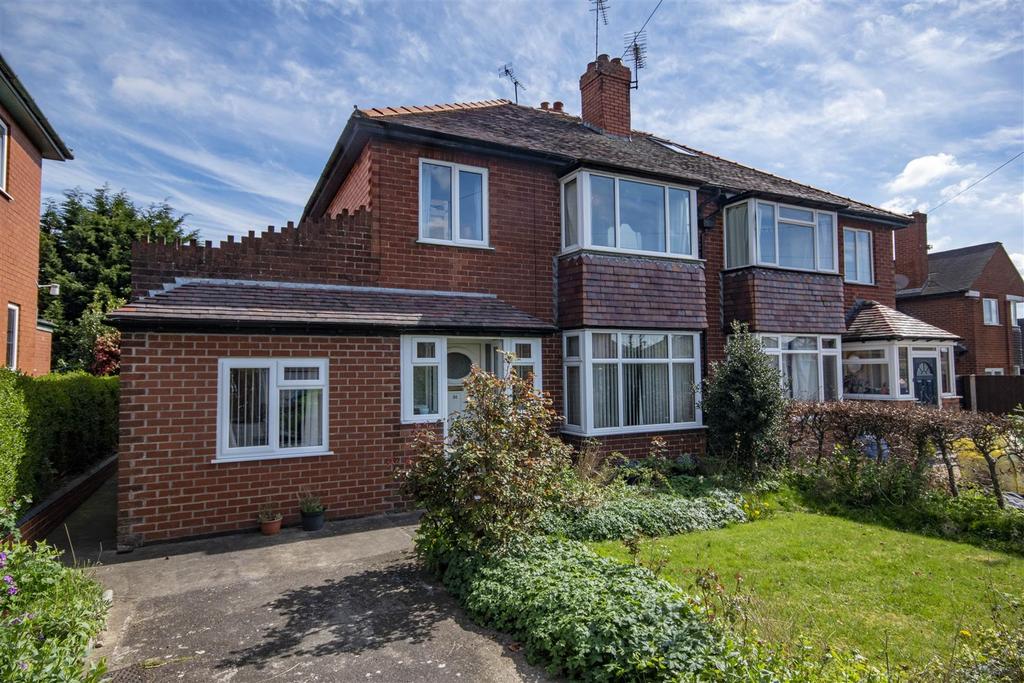 Oak Drive, Oswestry 4 bed semidetached house £260,000