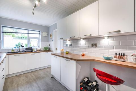 4 Everard Glade, Sheffield, S17 4NG