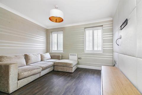 1 bedroom flat to rent, College Close, Loughton