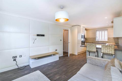 1 bedroom flat to rent, College Close, Loughton