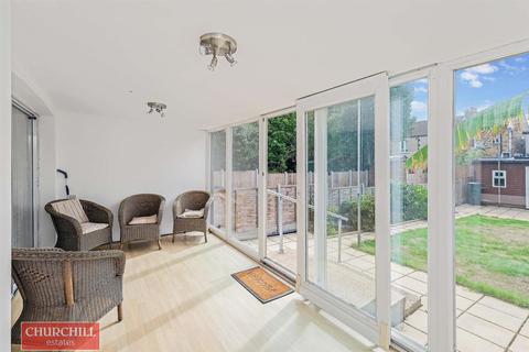 132 Gloucester Road, London, E17 6AF