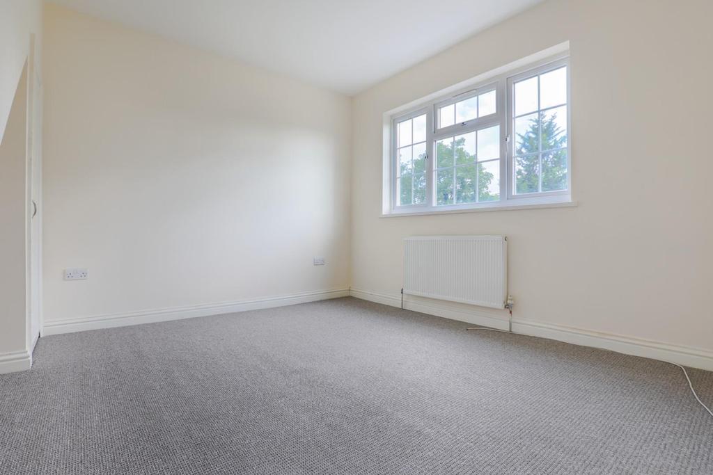 Medium bedroom.jpg