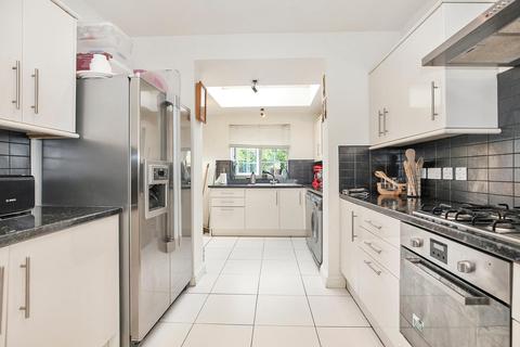 4 bedroom semi-detached house for sale - Wheathill Road, London