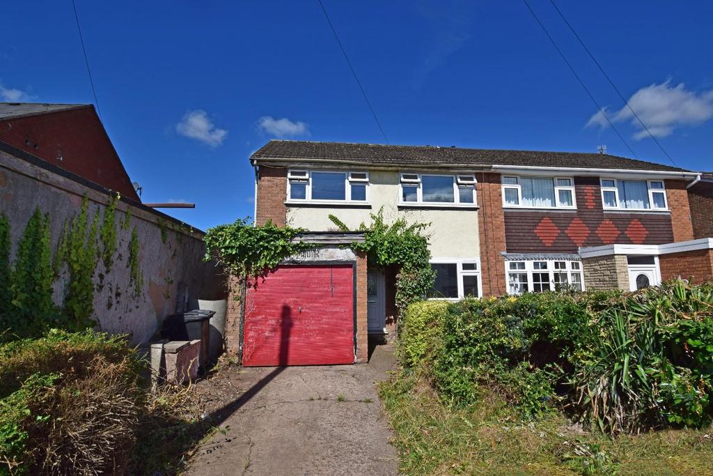 49 Broad Street, Bromsgrove, Worcestershire, B61 8LL 3 bed semi