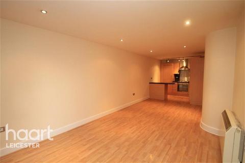 2 bedroom flat to rent, Eastgate Apartments, East Street