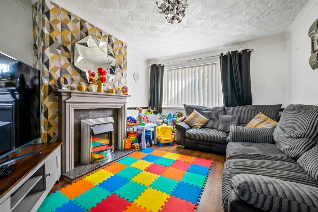 Linden Grove,Caerphilly,CF83 3BH 3 bed end of terrace house £165,000