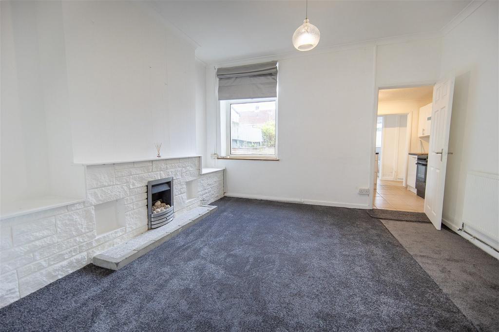 Nantgarw Road, Caerphilly, CF83 1AQ 3 bed terraced house for sale £