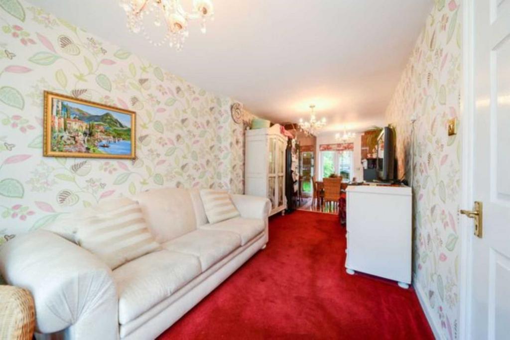 Coleridge Way, Borehamwood 4 bed house £599,999