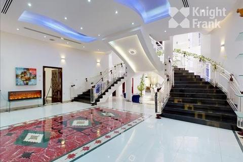 7 bedroom villa - Sector E, Emirates Hills, Dubai, United Arab Emirates