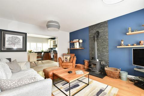 8 Coombe Edge, Crowborough, TN6 2GS