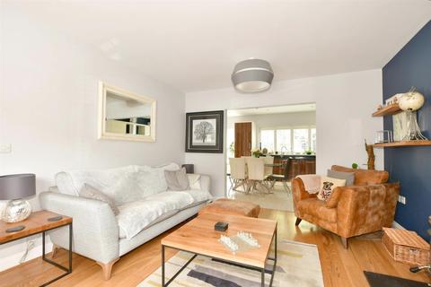8 Coombe Edge, Crowborough, TN6 2GS
