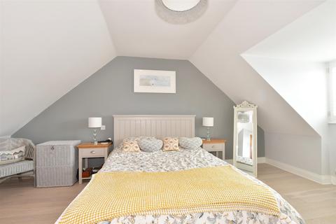 8 Coombe Edge, Crowborough, TN6 2GS