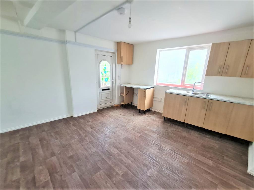 High Street, Wednesfield... 1 bed flat £525 pcm (£121 pw)