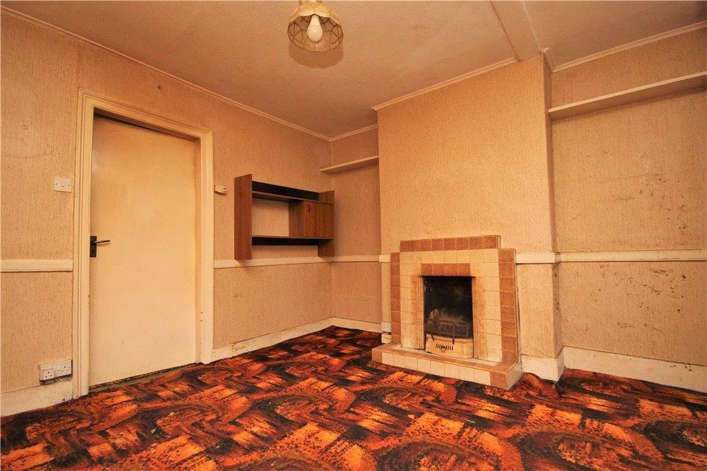 Spring Rise, Egham, Surrey, TW20 9PS 2 bed semidetached house £375,000