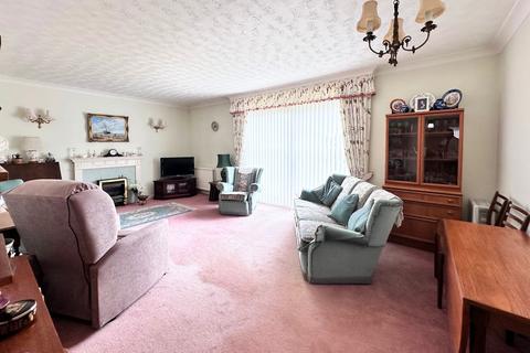 2 bedroom flat for sale, Waterford Place, Highcliffe, Dorset. BH23 5LG