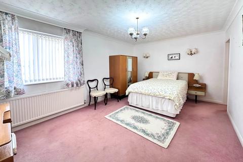 2 bedroom flat for sale, Waterford Place, Highcliffe, Dorset. BH23 5LG