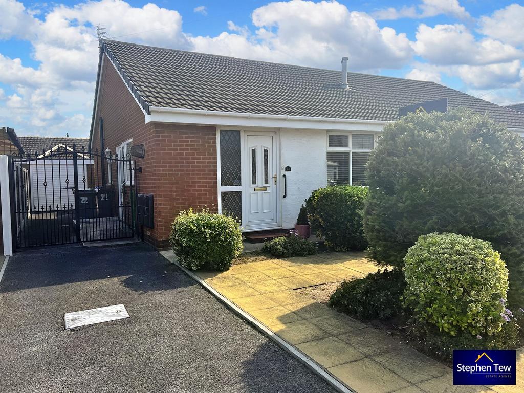 Hampshire Place, Blackpool, FY4 2 bed semidetached bungalow £180,000