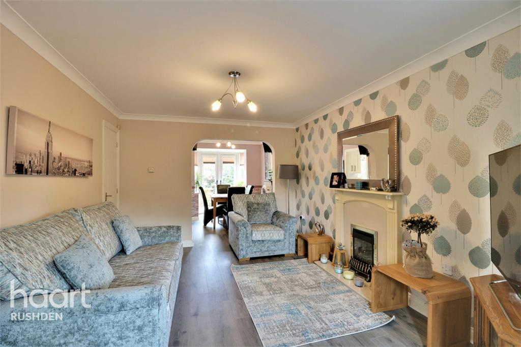 Aintree Drive, Rushden 3 bed detached house £325,000