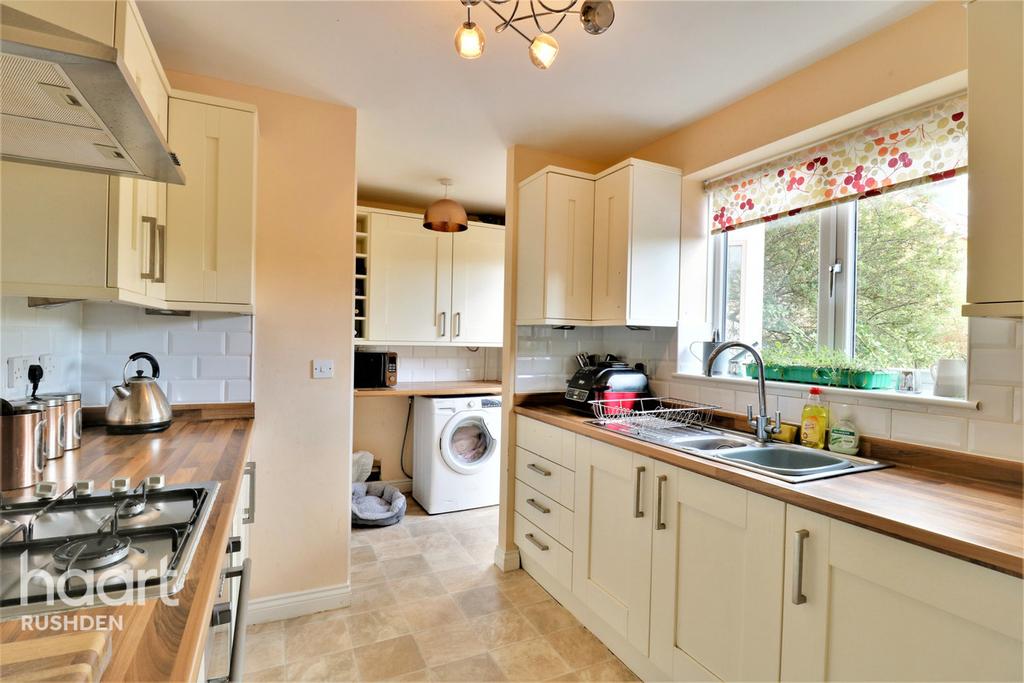Aintree Drive, Rushden 3 bed detached house £325,000
