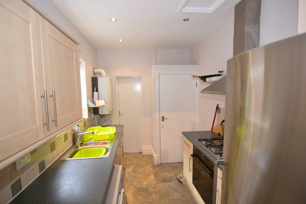 Park Crescent East, North Shields, NE30 2 bed apartment £725 pcm (£