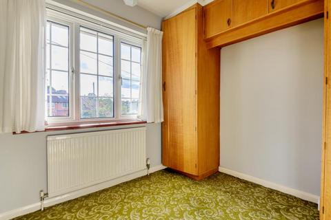 16 Pine Wood, Sunbury-on-thames, TW16 6SG