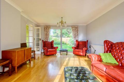 16 Pine Wood, Sunbury-on-thames, TW16 6SG