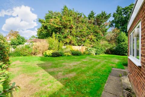 16 Pine Wood, Sunbury-on-thames, TW16 6SG