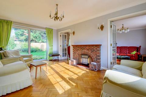 16 Pine Wood, Sunbury-on-thames, TW16 6SG