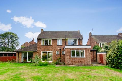 16 Pine Wood, Sunbury-on-thames, TW16 6SG
