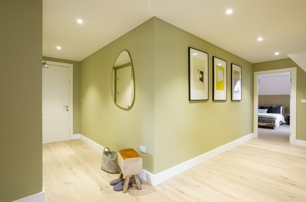 Whetstone Square 3 bed flat £995,000