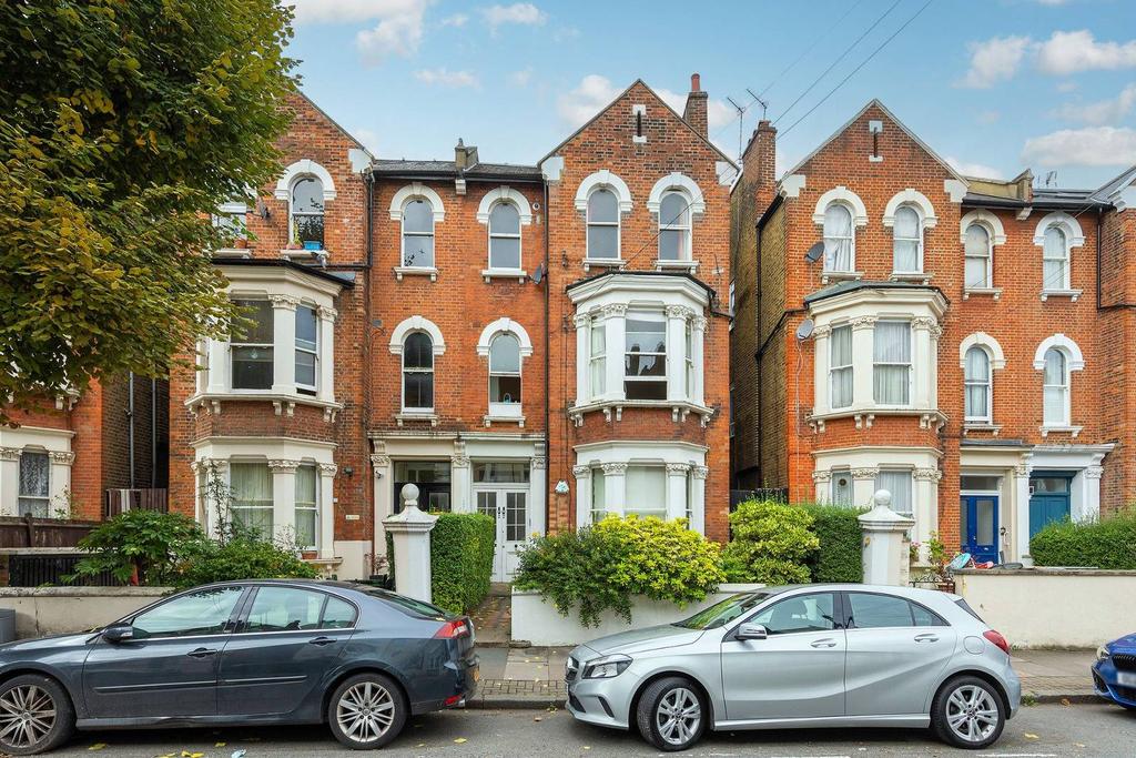 Sisters Avenue, Clapham Common North Side, London, SW11 2 bed flat £