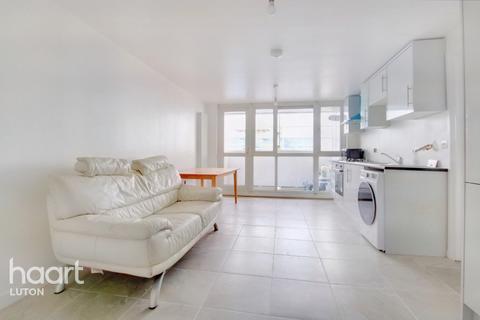 3 bedroom flat for sale - Bailey Street, Luton