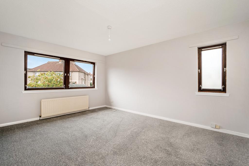 Elgin Street, Kirkcaldy, KY2 2 bed flat £109,995
