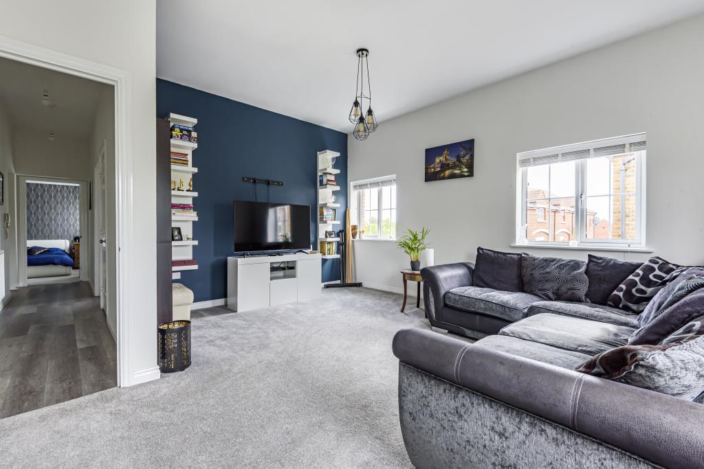 Fairford Leys, Aylesbury, HP19 2 bed flat £250,000