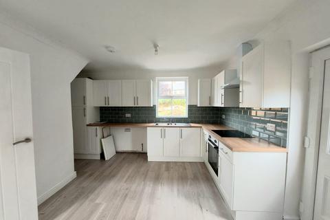 3 bedroom semi-detached house to rent, Grange Crescent, Thurnscoe S63