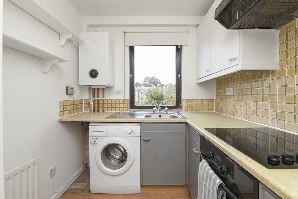 1/6, Boat Green, Edinburgh, EH3 4LL 1 bed flat £160,000